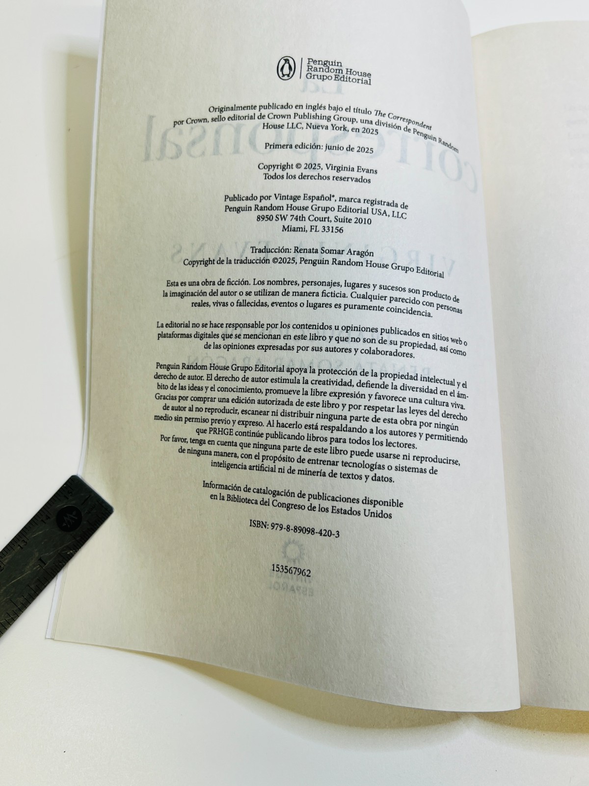 La Corresponsal by Virginia Evans (IN SPANISH – EN ESPANOL)