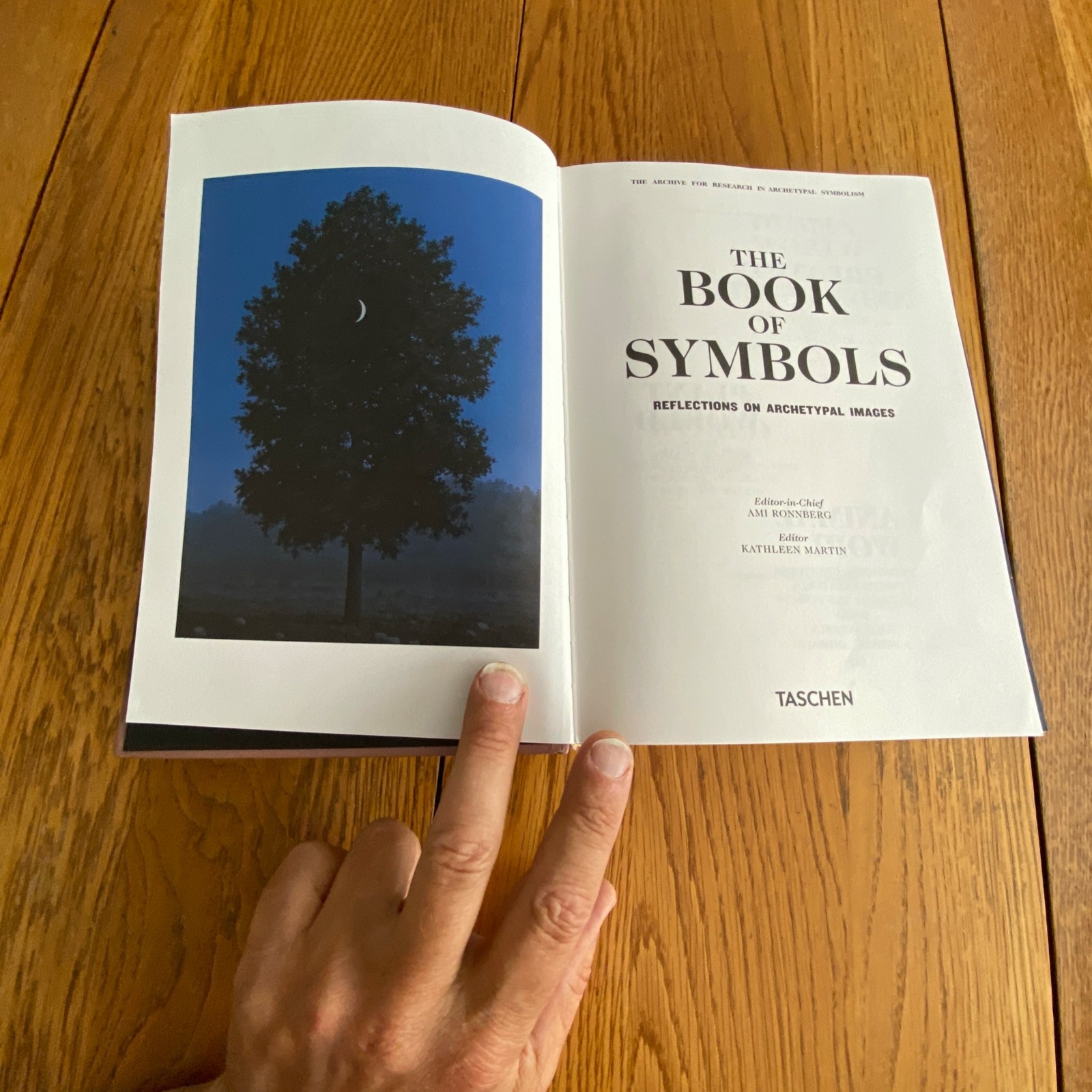 The Book of Symbols: Reflections on Archetypal Images Taschen Hardcover