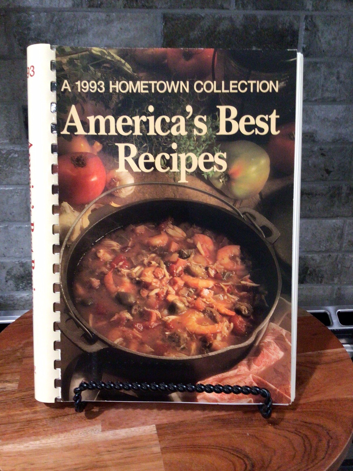 1993 HOMETOWN COLLECTION America’s Best Recipes Cookbook 336 Pages